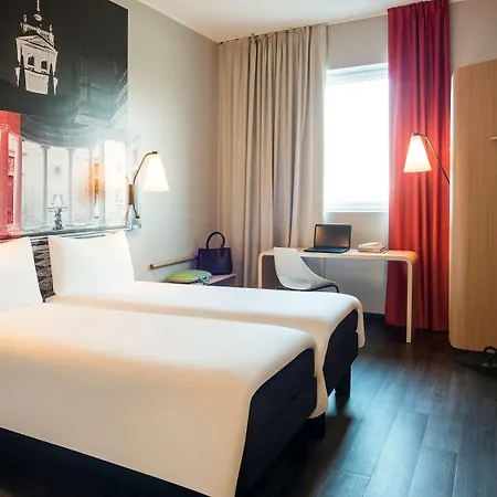 Hotel Ibis Milano Fiera 4*